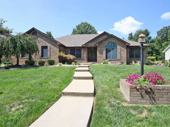 2907 Doral Dr, Godfrey, IL 62035