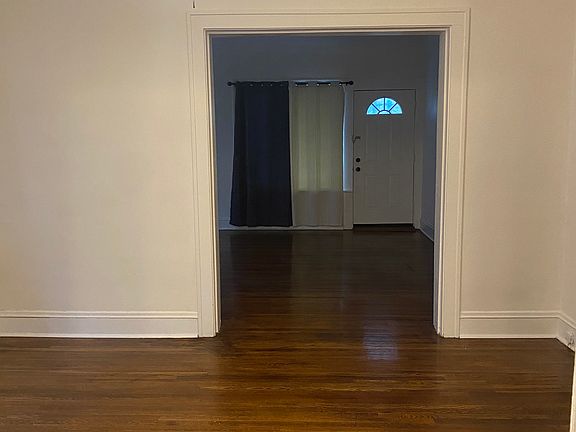 4th image of 1641 Robinwood Ave