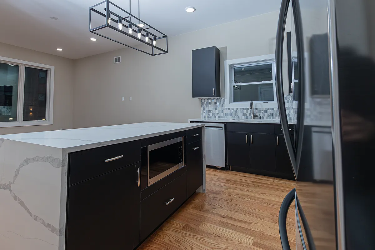 Building Photo - 46 Yale Ave #1