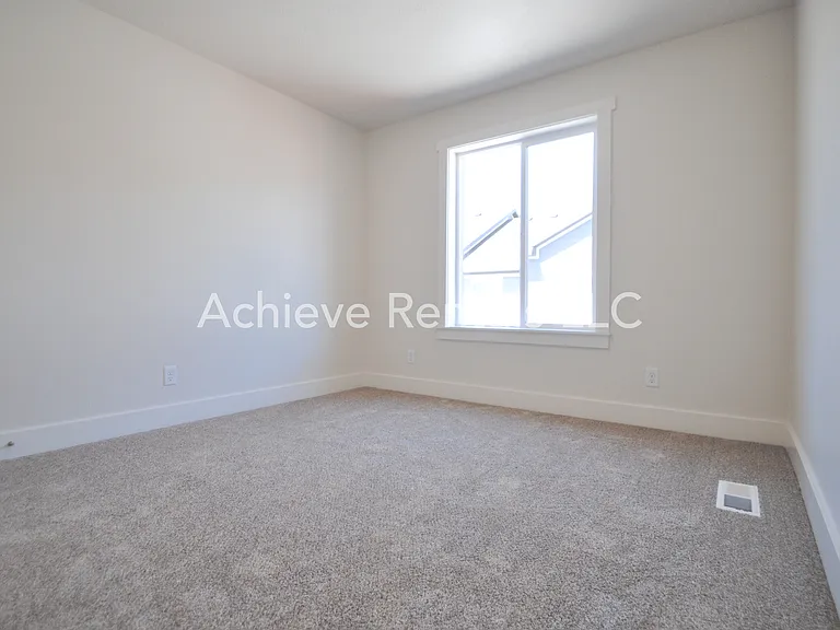 2038 N 380 E — Photo 13
