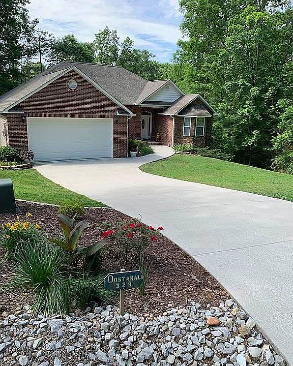 1st image of 329 Oostanali Cir