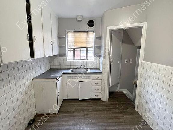 2nd image of 9071 Northlawn St
