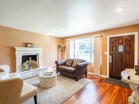 3rd image of 1850 S Alta Vista Dr