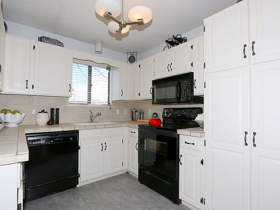 4th image of 290B Heritage Hls #B