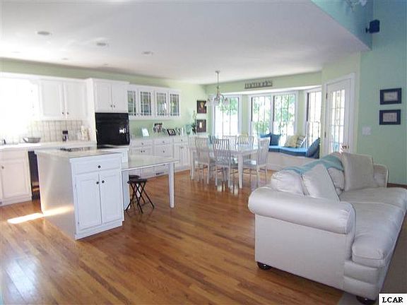 5th image of 180 Eastshore Dr