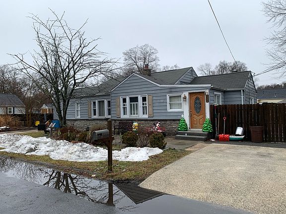 2nd image of 8394 Carol Dr