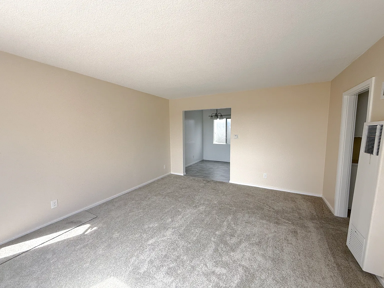 2 bed, 850 sqft, $2,250 — Photo 3