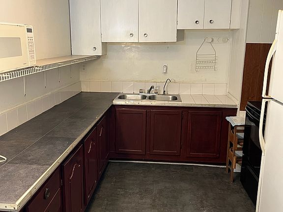 4th image of 311 32nd Ave S #A