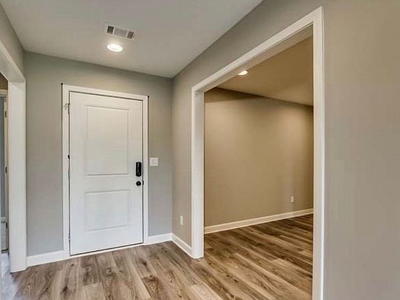 3rd image of 10255 Maxwell Way
