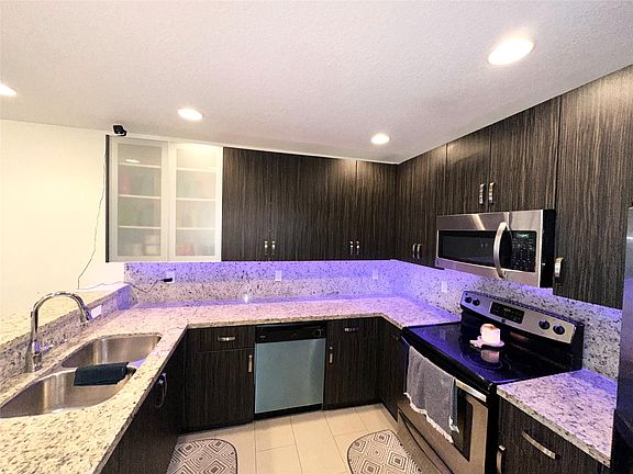 3rd image of 1401 Avon Lane #1