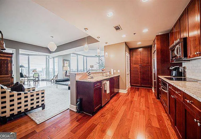 2795 Peachtree Rd NE #1909 — Photo 37
