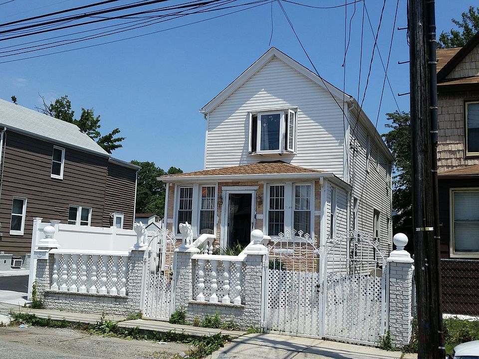1st image of 11749 141st St