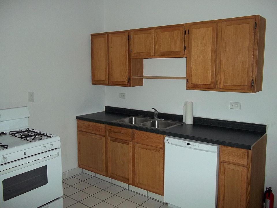 1st image of 2132 W Melrose St #2