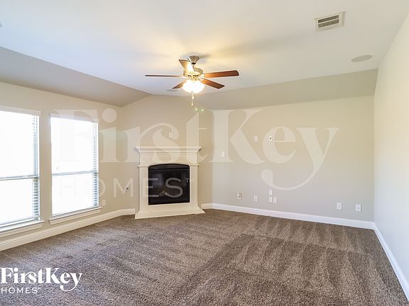 3rd image of 4313 Lakeview Dr