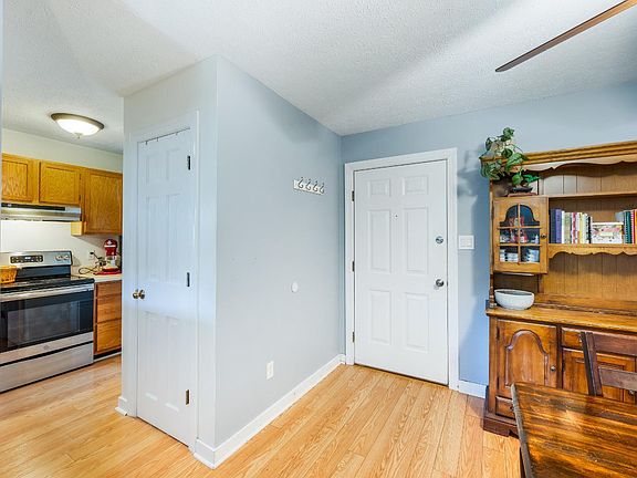 3rd image of 58 Cavalier Ct