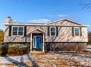 7107 Westwind Dr, Godfrey, IL 62035