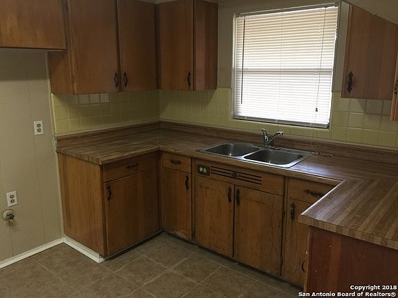 4th image of 158 Antrim Dr