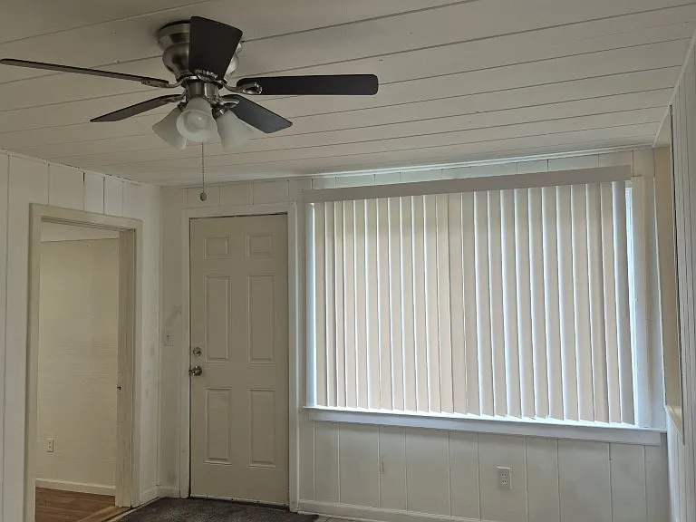210 W Yale Ave — Photo 8