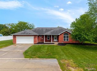 204 Pineywoods Dr, Swansea, IL 62226
