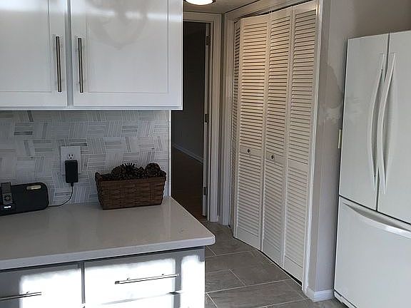 5th image of 88 Laurelwood Cir W