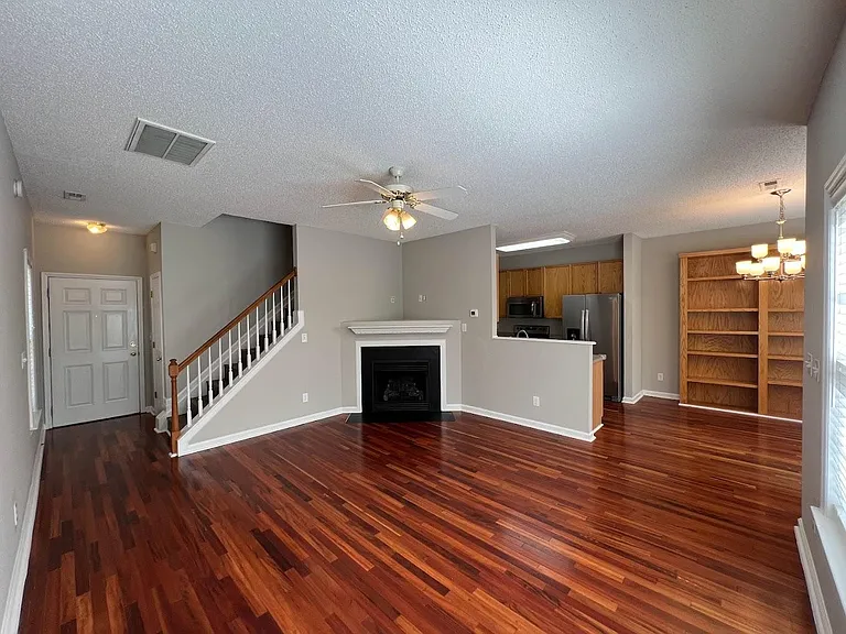 2424 Bay Harbor Dr — Photo 2