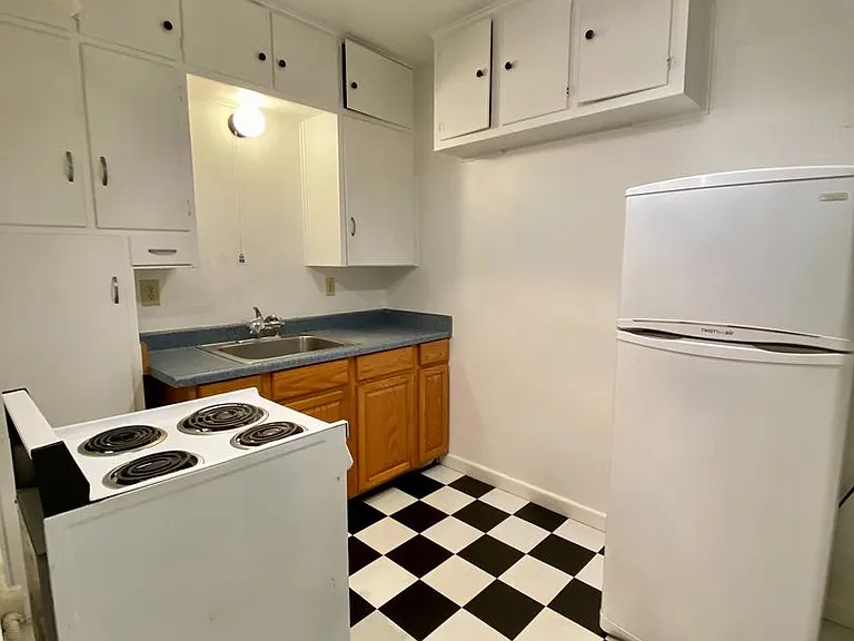 508 Summit Ave E — Photo 9
