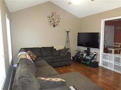 3rd image of 109 Cedar Crest Ln
