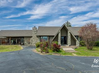 1697 Estates Dr, Grove, OK 74344