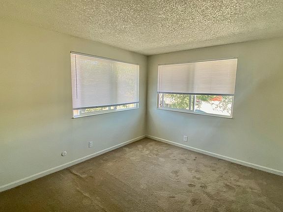 4th image of 214 S Carson Meadow Dr