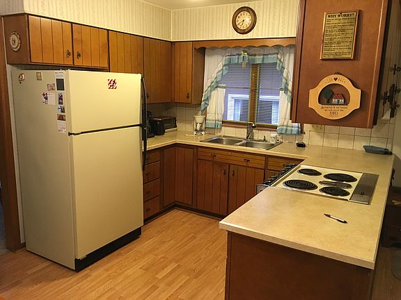 4th image of 139 14th Ave NE