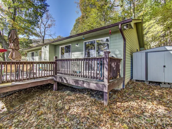 565 May Apple Ln, Mars Hill, NC 28754