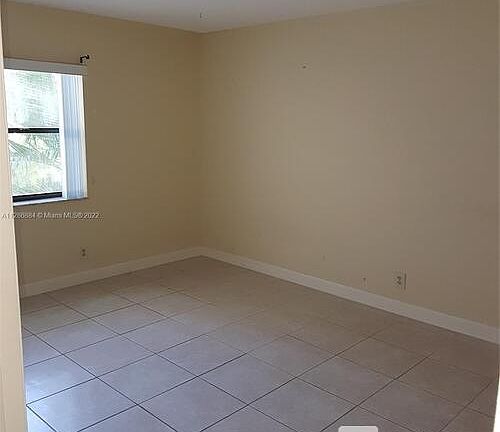 2nd image of 100 Lakeview Dr