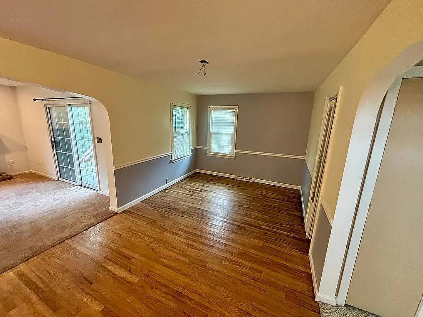 Spacious 3-Bedroom, 2-Bath Single-Family Home with Garage in Lawrence Park! — Photo 3