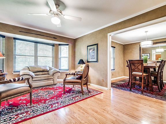 5th image of 205 Shavano Dr