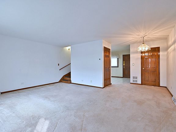 3rd image of 9824 Garden Ct