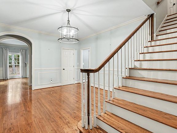 3rd image of 3742 Brookwood Rd