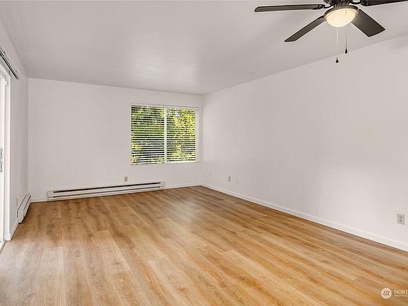 4th image of 17431 Ambaum Blvd S Unit C37