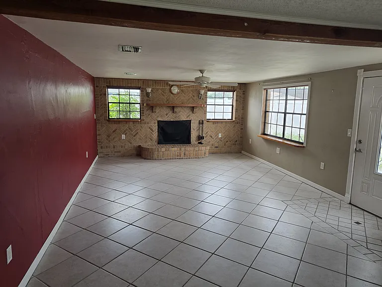 4748 Dogwood St — Photo 2