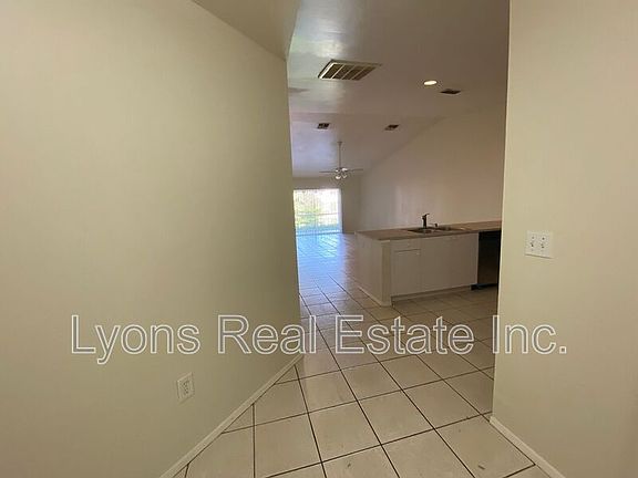 4th image of 622 SE 13th Pl