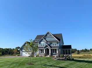 402 Meadow Valley Trl, Hudson, WI 54016