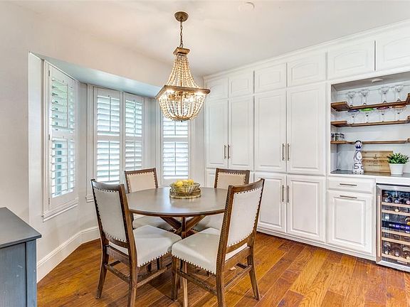 3rd image of 4712 Riviera Ct