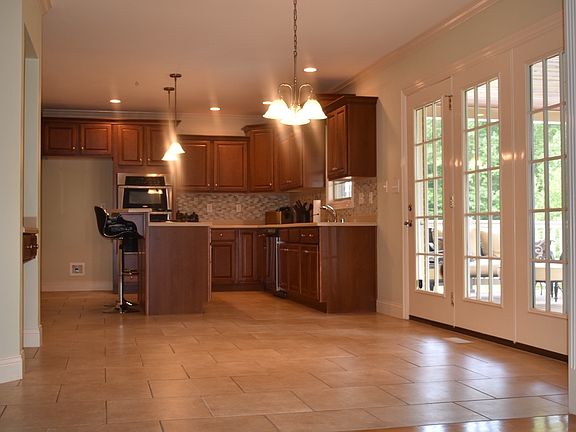 Kitchen with eat-in nook