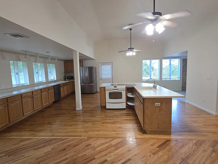270 Station Rd — Photo 11