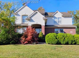 26680 Parkside Dr, Taylor, MI 48180