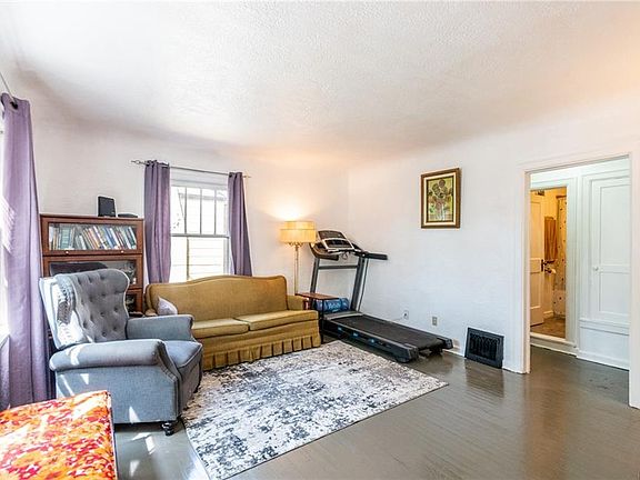 4th image of 431 Alderson Ave