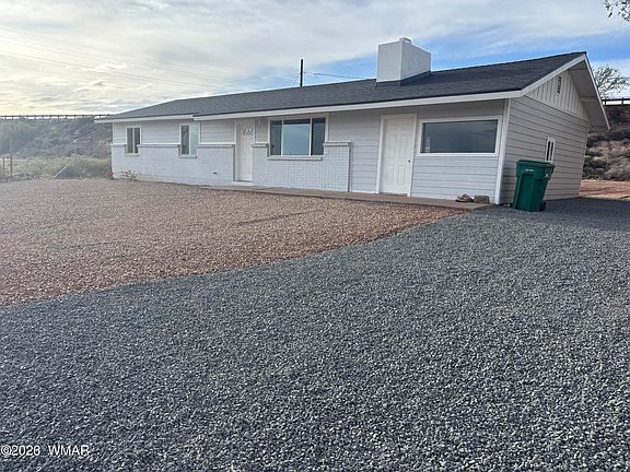 2nd image of 828 N 14th Ave