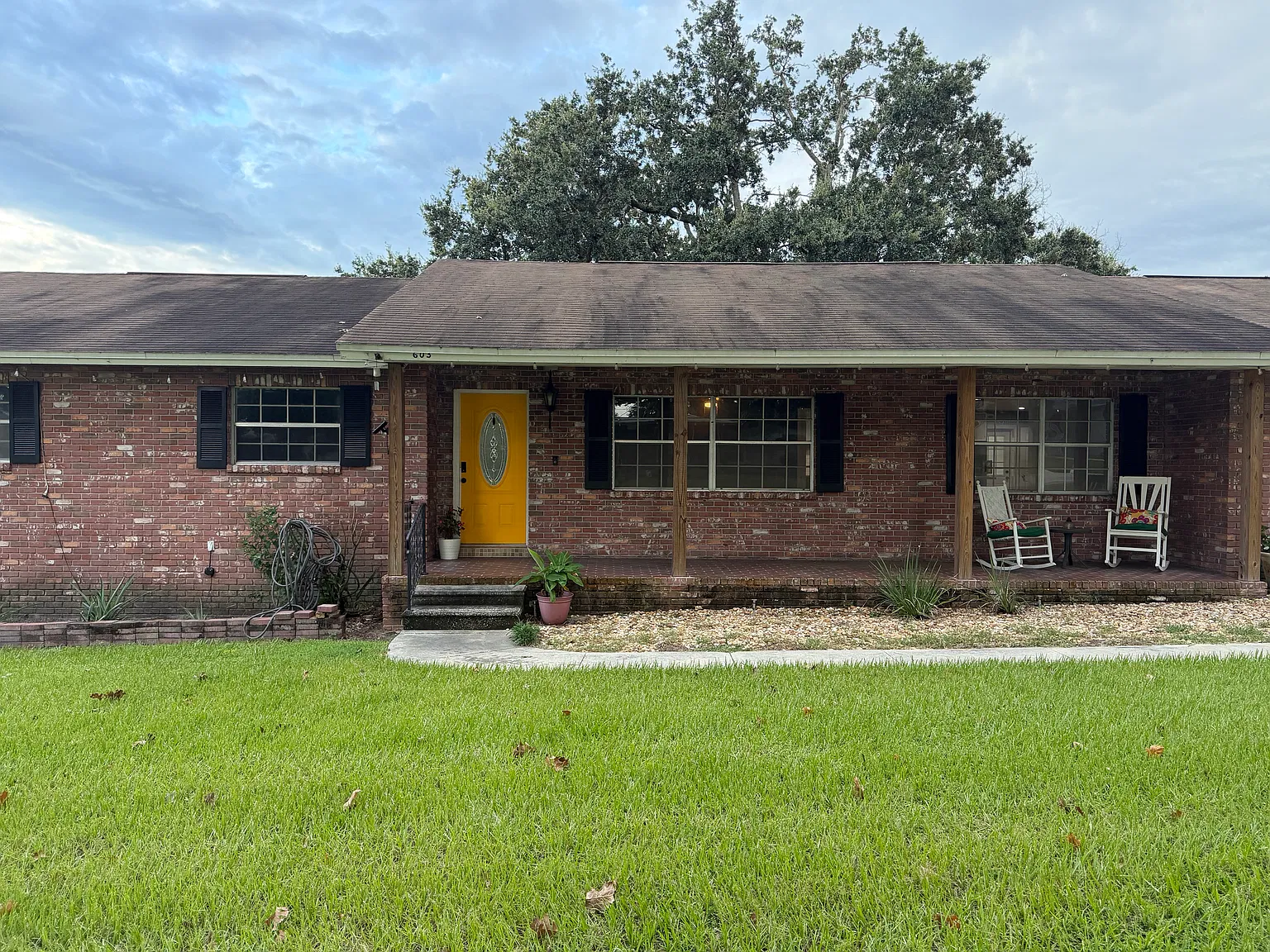 4 bed, 2100 sqft, $2,350 — Photo 2