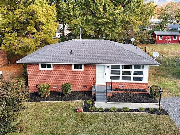 2nd image of 1911 Rayston Dr