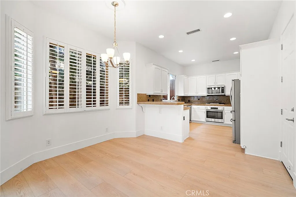 3 bed, 2.5 bath, 2139 sqft, $5,800 — Photo 3