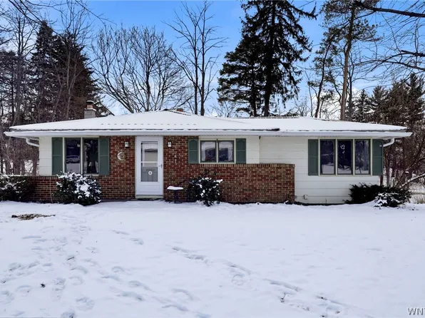 12203 Woodland Dr, Silver Creek, NY 14136